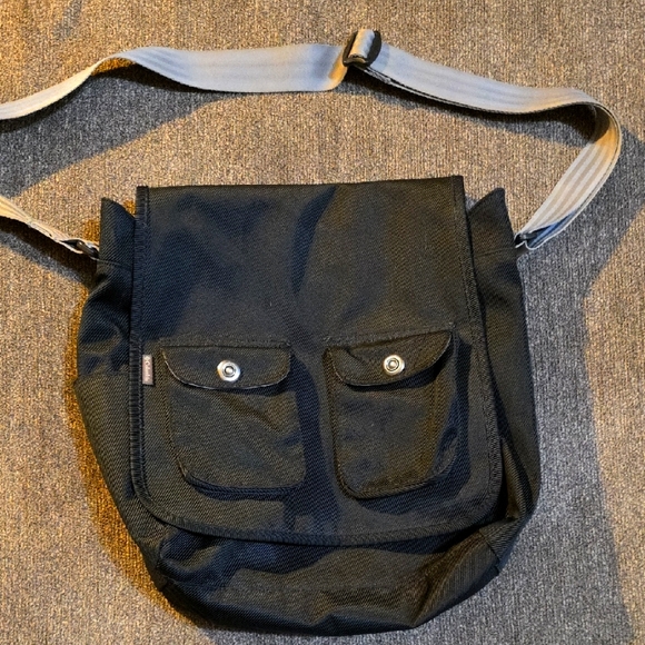 Columbia Black and Gray Messenger Bag - Picture 1 of 9